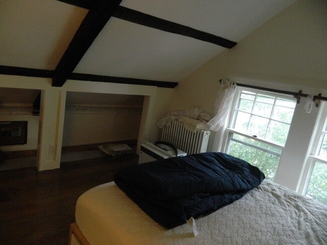 Building Photo - 20 Mechanic St