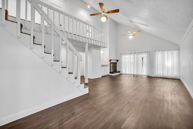 Building Photo - Midtown Comfort & Convenience
