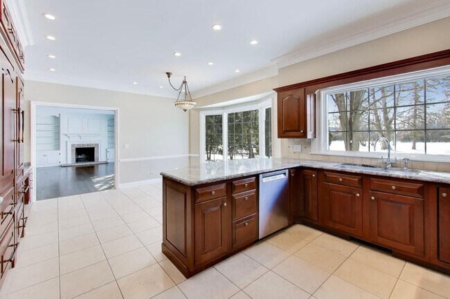 Building Photo - 931 Coventry Dr