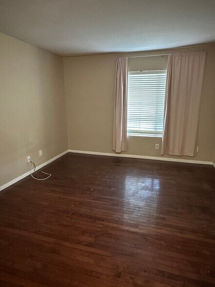 Building Photo - 10970 Summerdale Way