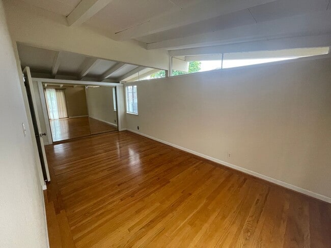 Building Photo - $3,590 / 3 BR - 1509 SF - VERY NICE MISSIO...