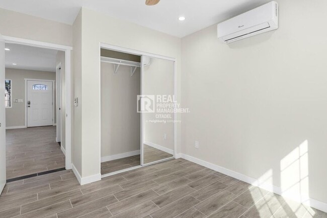 Building Photo - 940 E Anahurst Pl