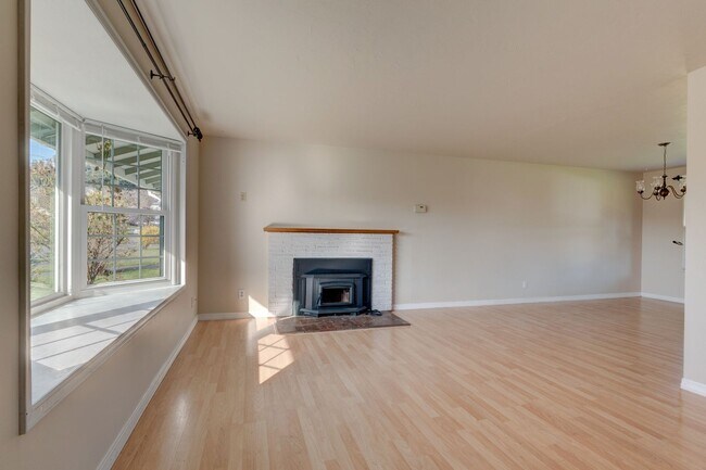 Building Photo - Charming 3-Bedroom Home on Spacious Corner...