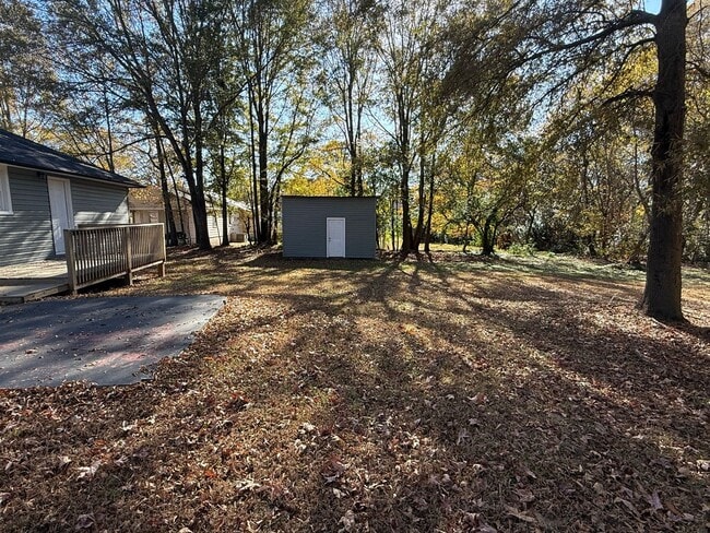 Building Photo - 820 Hamrick St