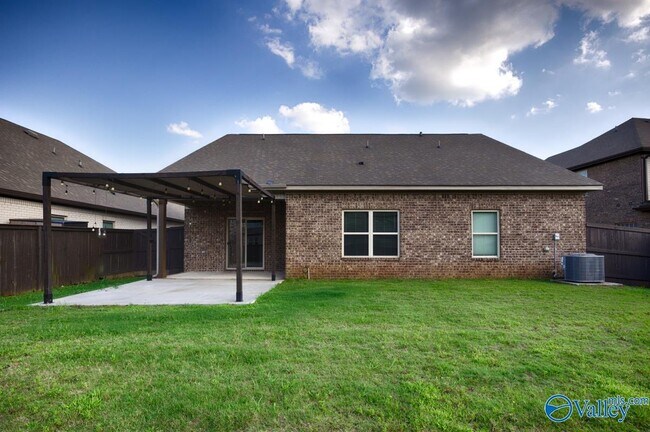 Building Photo - 171 Kingswood Dr