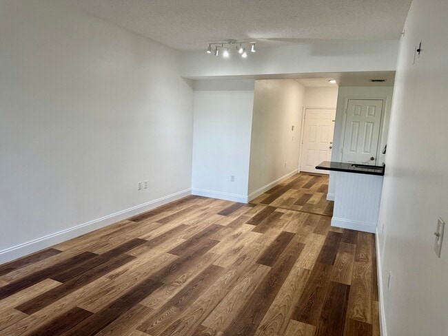 Building Photo - 2080 Greenview Shores Blvd