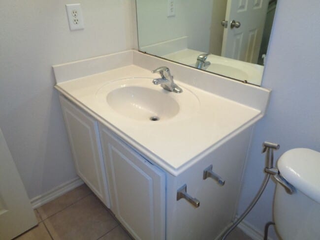 Building Photo - Beautiful 3BR Townhome in Villas of Oakwood Glen – Klein ISD