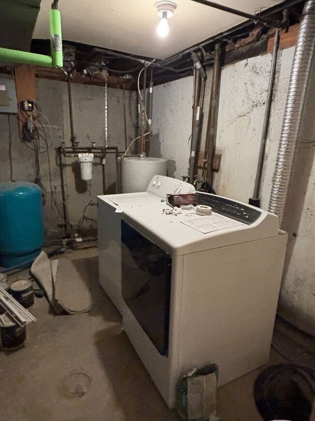 Building Photo - 4 Bedroom with East Gallatin in the backyard