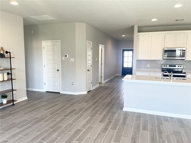Building Photo - 195 Outlaw Dr