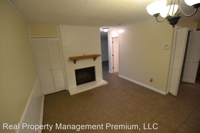 Building Photo - 3 br, 2.5 bath House - 2448 Shadowbrook Dr