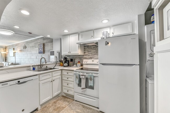 Building Photo - 7310 Seawall Blvd