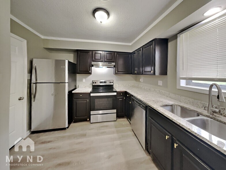 Building Photo - 4014 Hitchcock Dr