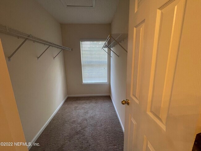 Building Photo - 466 Sherwood Oaks Dr