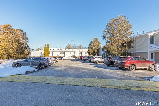 Building Photo - 13 Quincy Close