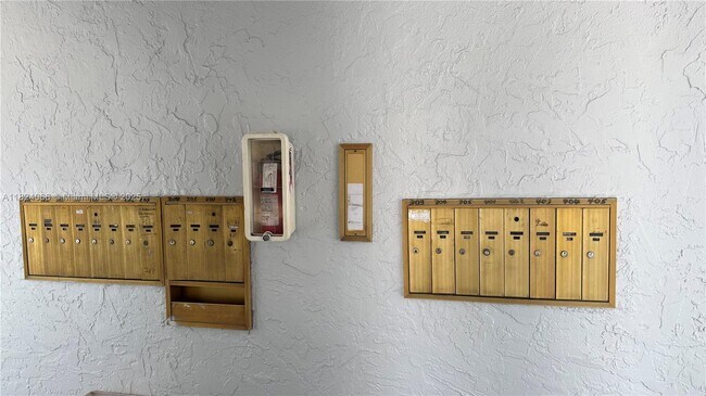 Building Photo - 1111 NW 19th Ave