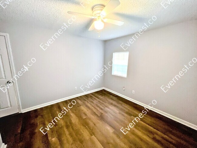 Building Photo - 8134 Douglas Ave