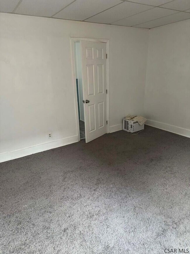 Building Photo - 145 Hudson St