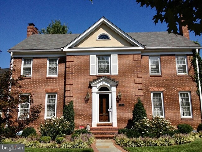 Building Photo - 1317 19th Rd S