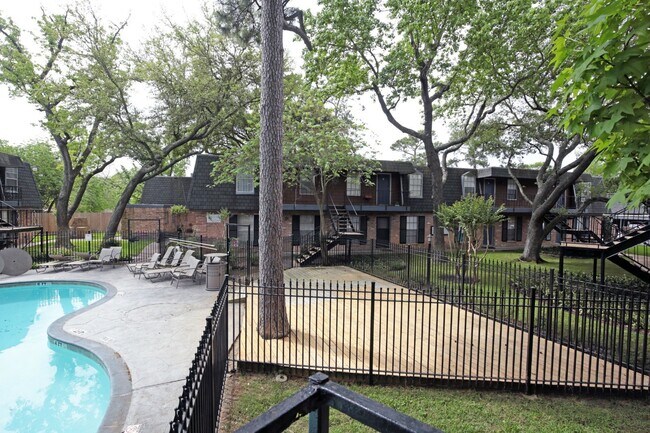 Building Photo - 9005 Gaylord Dr