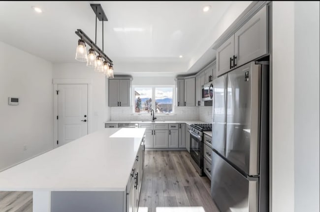 Building Photo - 1/2 of 1st months rent! Condo for Rent- Wa...
