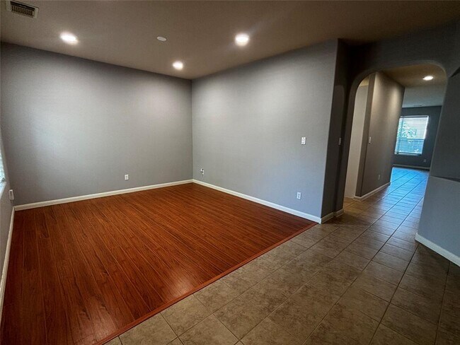 Building Photo - 2212 Buffalo Tundra Dr