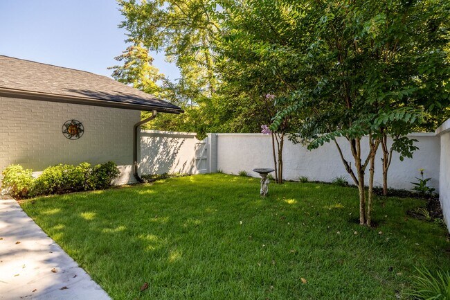 Building Photo - 10030 Tan Rara Dr