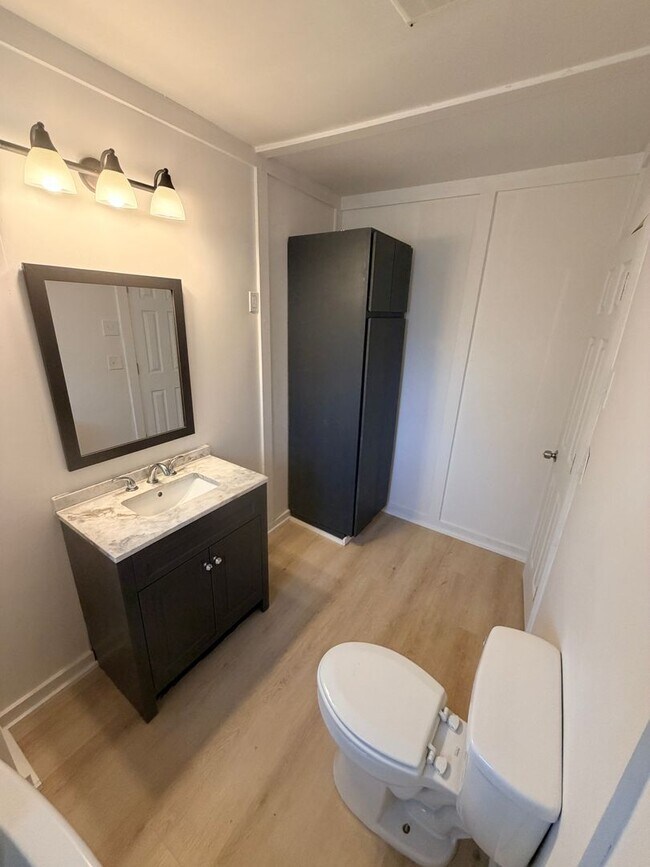 Building Photo - Remodeled One Bedroom Apartment in North Salem