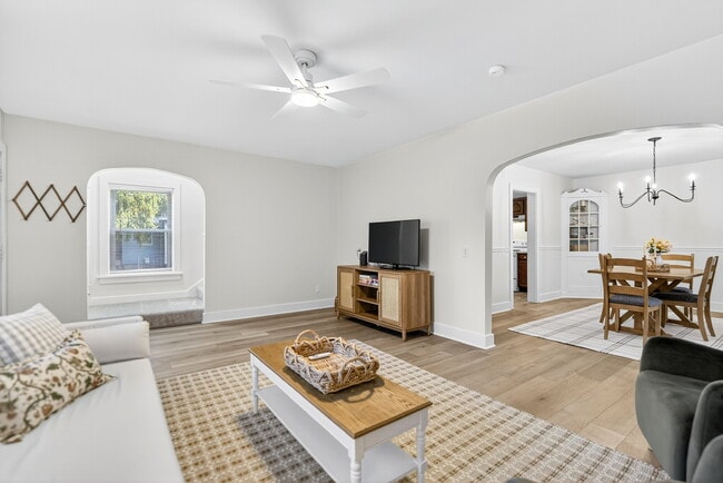 Building Photo - 1389 Mt Pleasant Rd