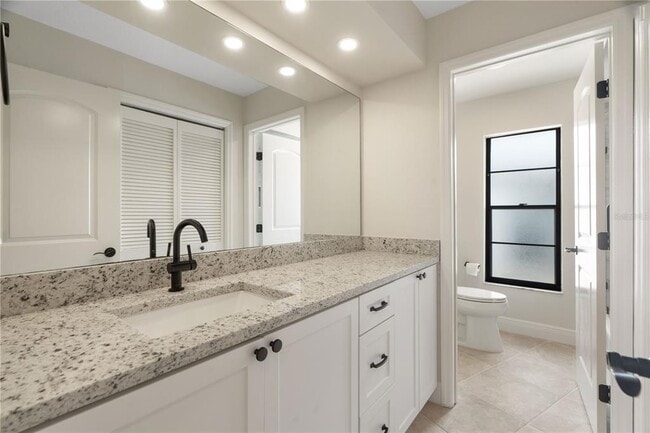 Building Photo - 5008 S Shore Dr