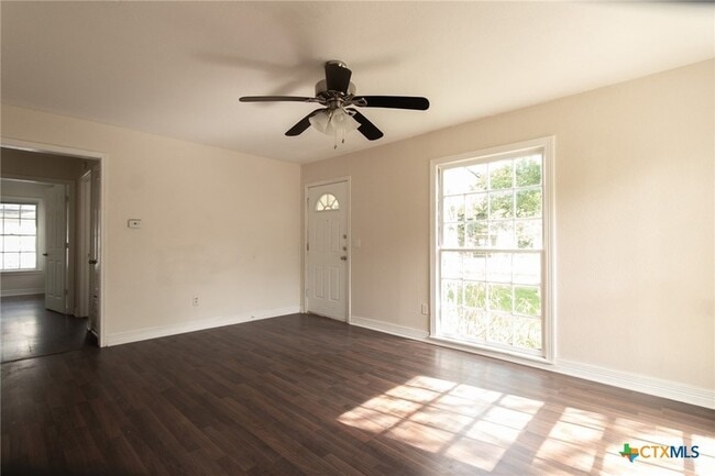 Building Photo - 1303 E Avenue G
