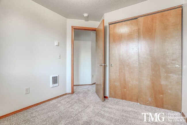 Building Photo - 618-620 SE 131st Ct.