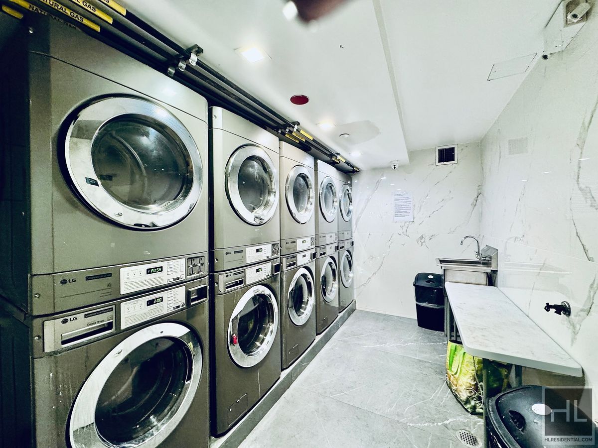 Building Photo - Stunning 1 bedroom in Riverdale