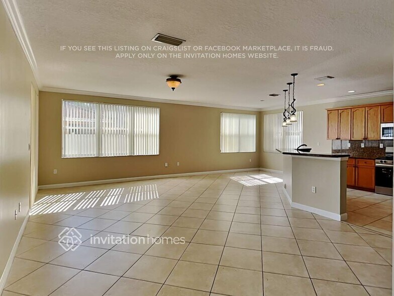 Building Photo - 2307 SW 127th Ave