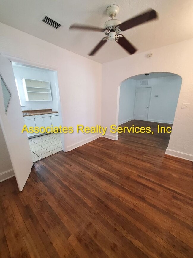 Building Photo - Newly listed!   Must see!  AVAILABLE NOW!