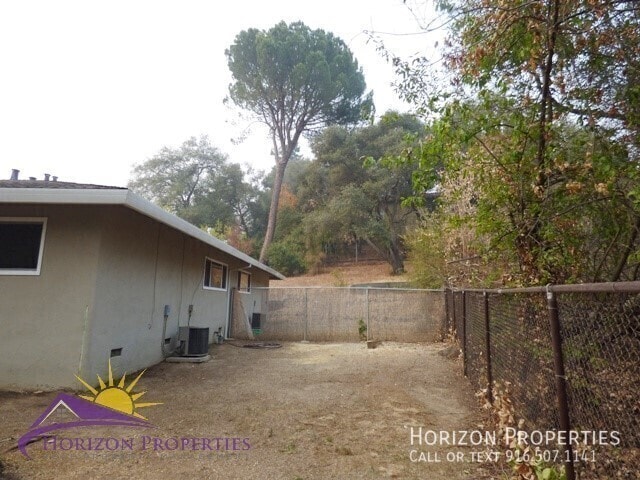 Building Photo - 4000 Earnscliff Ave