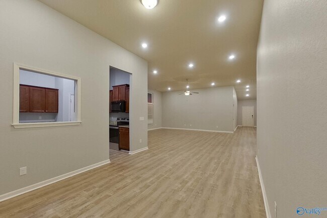 Building Photo - 10685 Bent Brook Dr