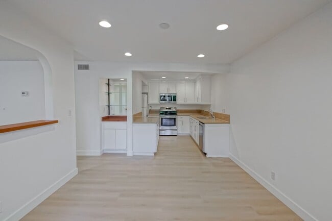 Building Photo - SPACIOUS, 2-STORY, 3BR2.5BA LAKESIDE CONDO...