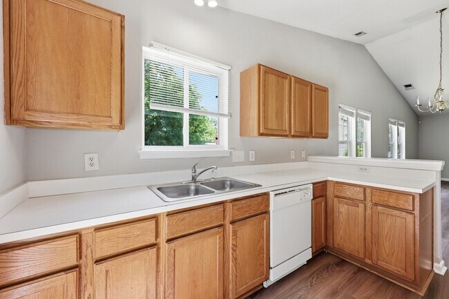 Building Photo - 2872 Oasis Ln