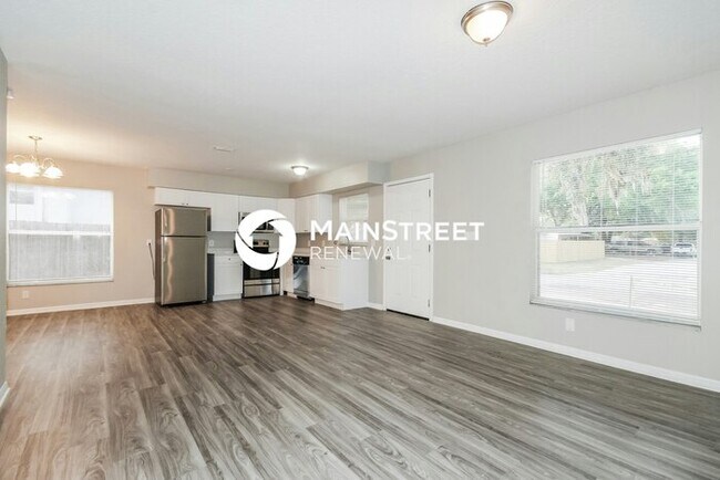 Building Photo - 4 Bedroom Pet-Friendly Home in Tampa, FL with Main Street Renewal