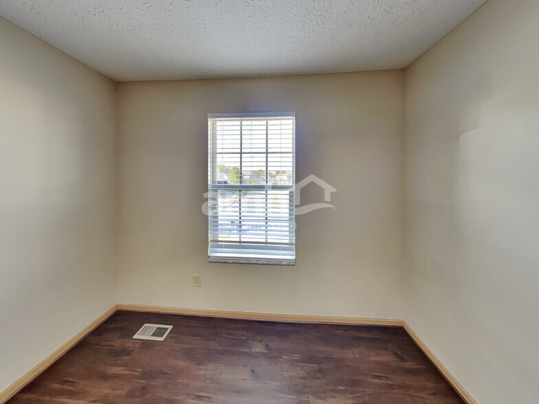 Building Photo - 5529 Hillbrook Dr