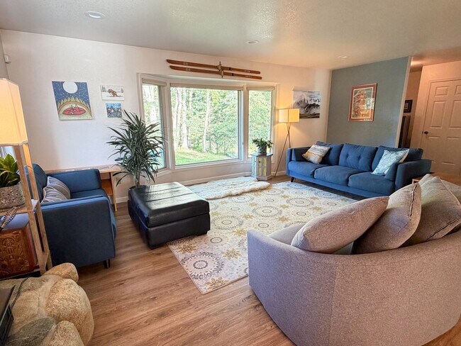 Building Photo - 6841 Crooked Tree Dr