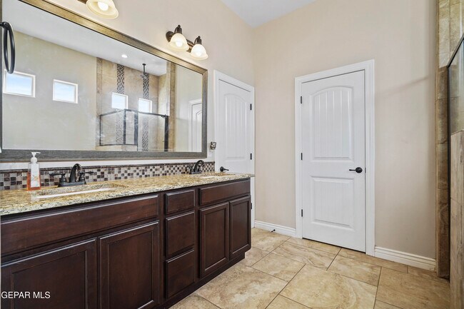 Building Photo - 14829 Sunny Land Ave