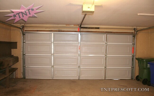 Building Photo - 903 Green Ln
