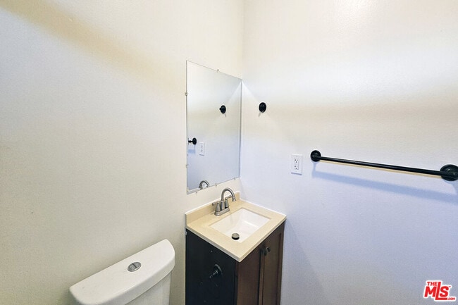 Building Photo - 1432 1/2 Ricardo St