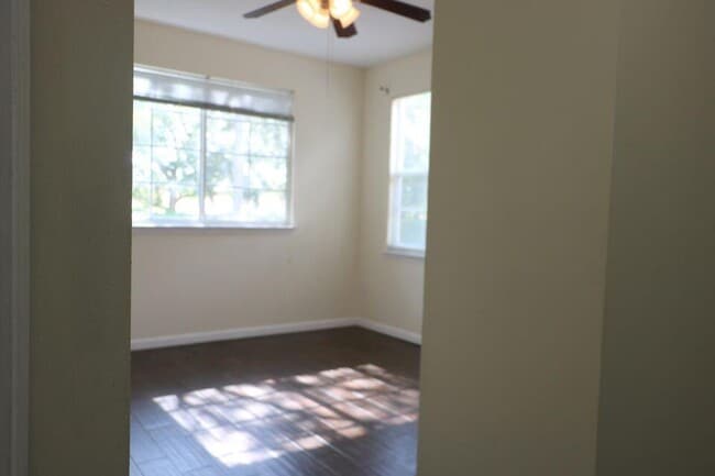 Building Photo - 9825 Baywinds Blvd