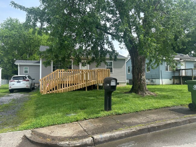 Primary Photo - 1426 Irwin Ave