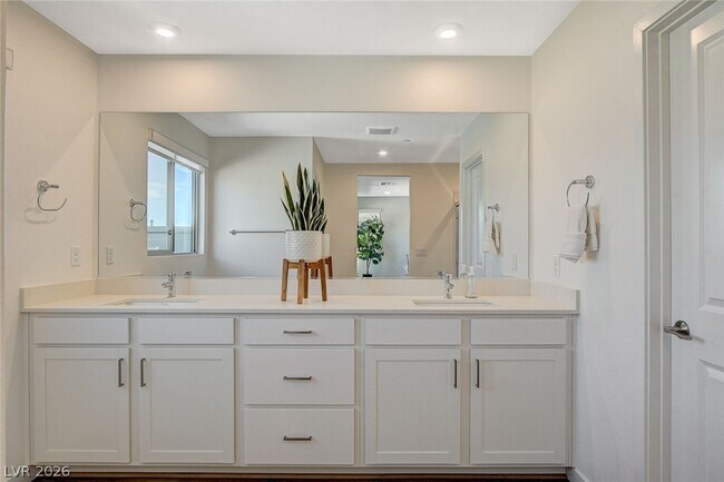 Building Photo - 3354 Via Strada St