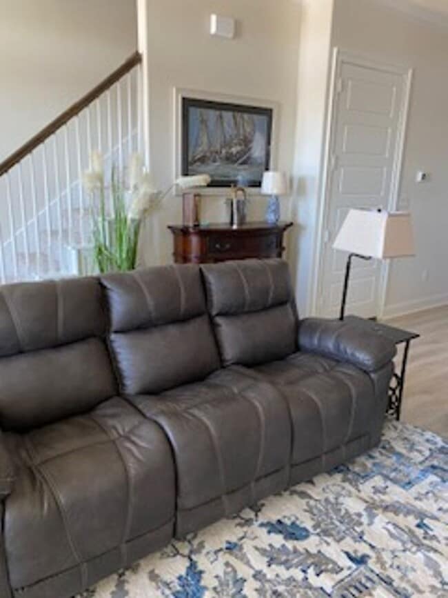 Building Photo - Furnished luxury riverfront condo for rent