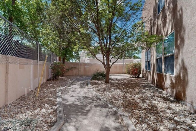 Building Photo - 1700 Violetas Rd NW