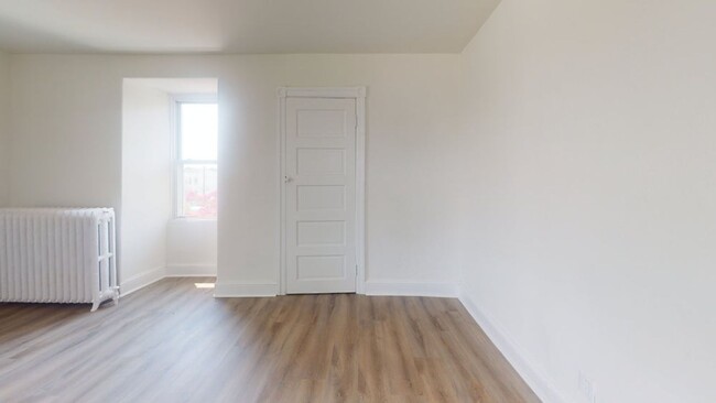 Building Photo - 127 Saude Ave
